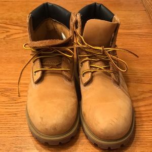 Youth timberlands size 3!